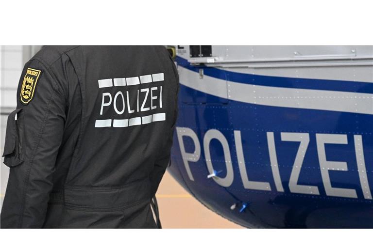 Die Polizei fandet länderübergreifend nach den Flüchtigen. (Symbolbild)