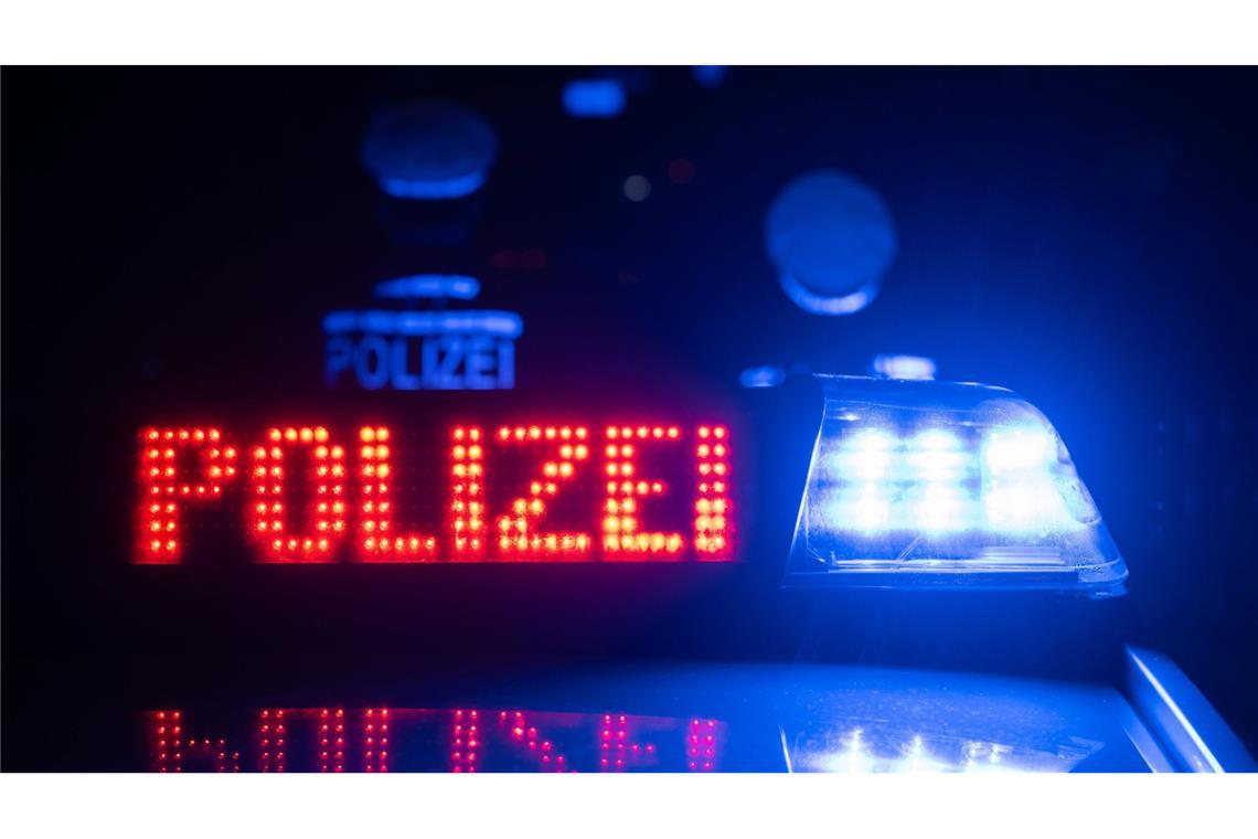 Die Polizei folgte den Spuren auf der Straße. (Symbolbild)