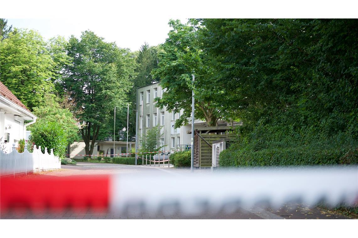 Die Polizei geht von einem versuchten Tötungsdelikt an der Volkshochschule aus.