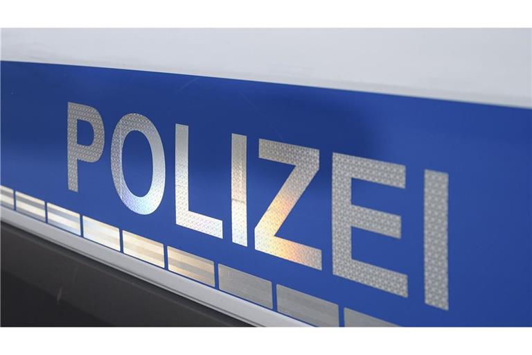 Die Polizei hat einen Kindergarten in Straubenhardt geräumt, nachdem ein Mann mit Messer andere Menschen bedroht haben soll (Archivbild).