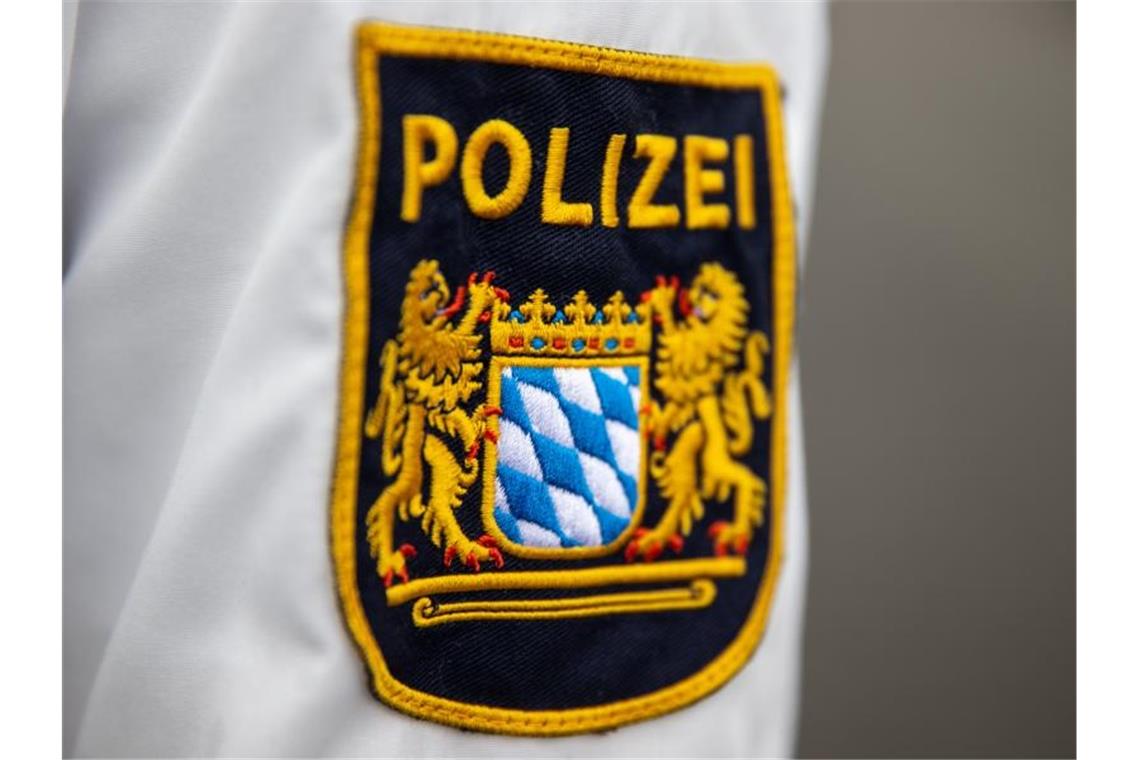 Kritik an großer Fan-Datenbank der Polizei Bayern Die Polizei in Bayern pflegt eine Datenbank mit Personalien von Fußballfans und wird deswegen kritisiert. Foto: Daniel Karmann/dpa
