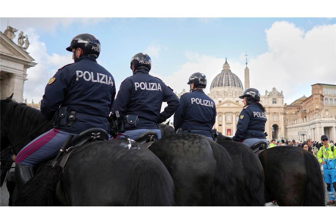 Abschied von Franziskus - Rom vor großer Trauerfeier Die Polizei in Rom ist im Großeinsatz.