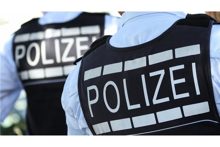 Die Polizei ist mit mehreren Einsatzkräften vor Ort. (Symbolbild)