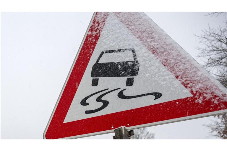 Die Polizei rät Autofahrer zur Vorsicht auf den Straßen von Baden-Württemberg. (Symbolbild)