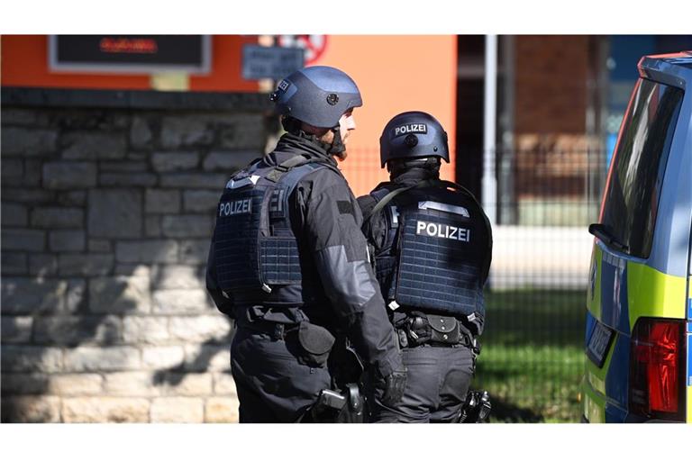 Die Polizei rückte in Thüringen zu mehreren Schulen aus. (Symbolbild)