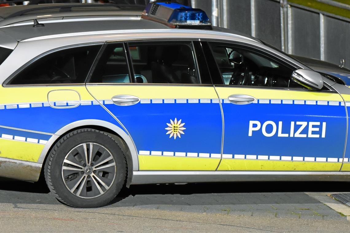 Porsche-Fahrer gefährdet mehrere Verkehrsteilnehmer Die Polizei sucht nun Zeugen und gefährdete Verkehrsteilnehmer. Symbolfoto: Tobias Sellmaier