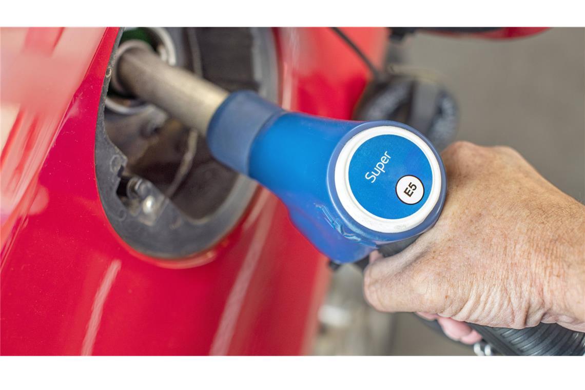 Die Preise für Benzin und Diesel werden ab 2027 teurer.