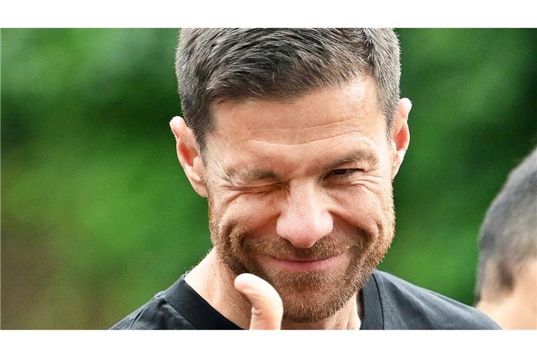 Die Profis des Leverkusener Erfolgstrainers Xabi Alonso starten in die neue Saison.