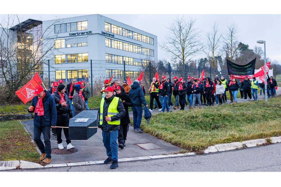 Die Proteste der Beschäftigten vor der Zentrale in Ehningen konnten das Ende für Nufringen nicht verhindern.