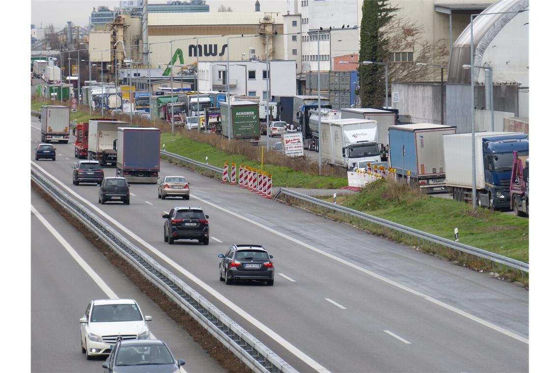 Die provisorische, bislang abgesperrte Einfahrt auf die B 10 in Hedelfingen soll zur Dauereinrichtung werden.