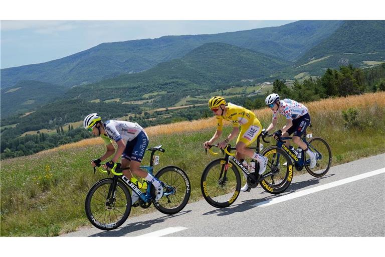 Die Rad-Superstars Tadej Pogacar und Jonas Vingegaard schonen sich auf der 17. Etappe nicht.