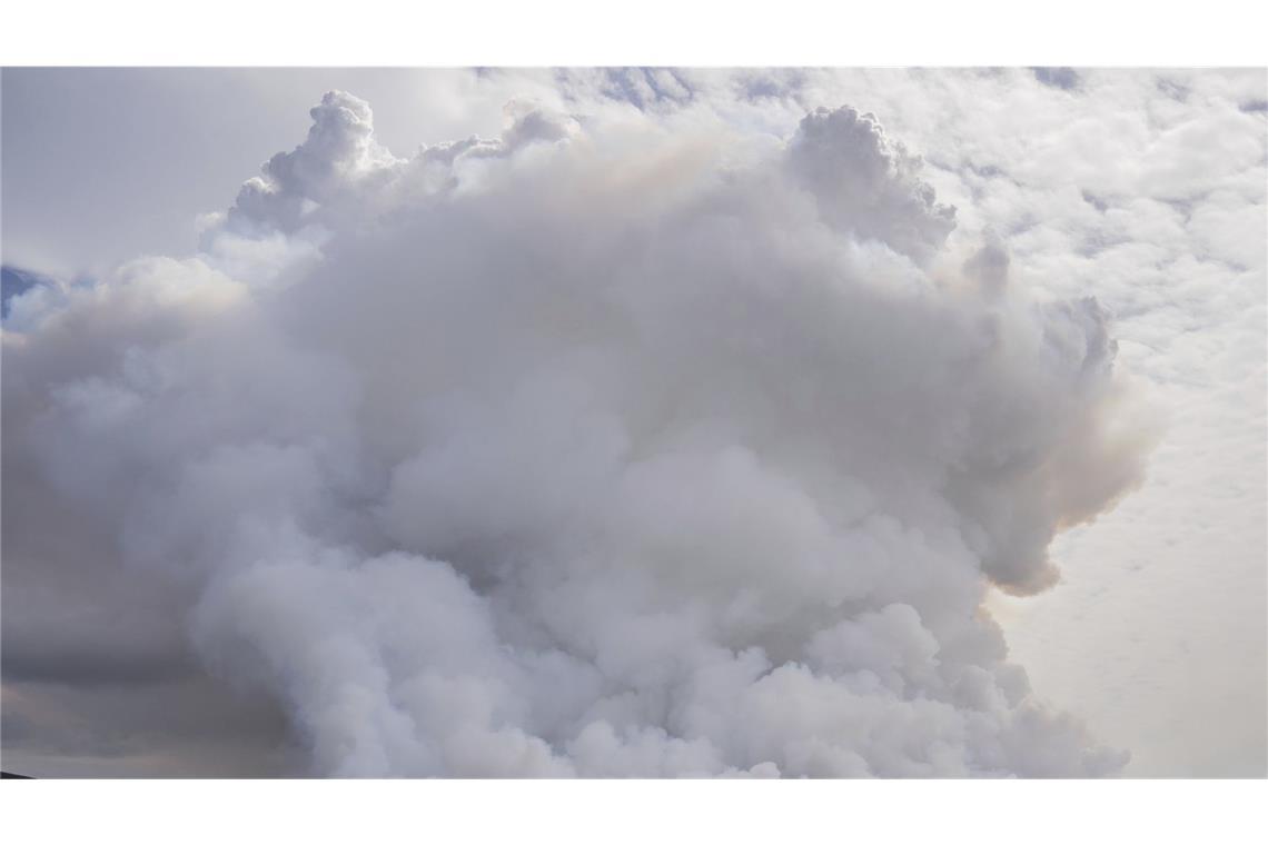 Die Rauchwolke über dem Vulkan war kilometerweit zu sehen.