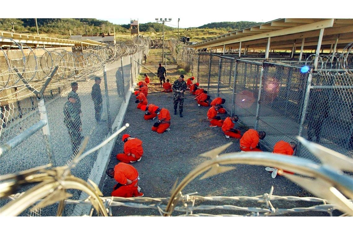 Die Rechtslage der Gefangenen in Guantánamo, ihre Haftbedingungen, Berichte über die verwendeten Verhör- und Foltermethoden führten international zu einem Aufschrei. (Archivbild)