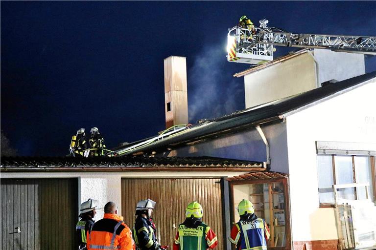 Die Rettungskräfte wurden heute morgen um 6.50 Uhr alarmiert und eilten nach Pfahlbronn. Foto: 7aktuell.de/Kevin Lermer