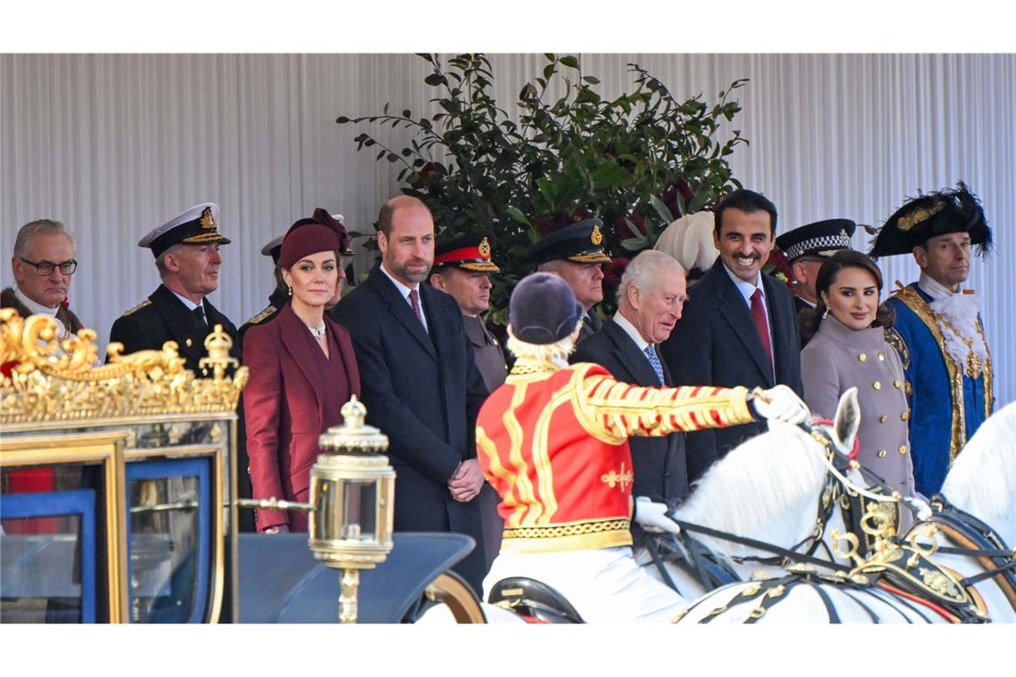 Die Royals empfingen den Emir von Katar und eine seiner Frauen in London.