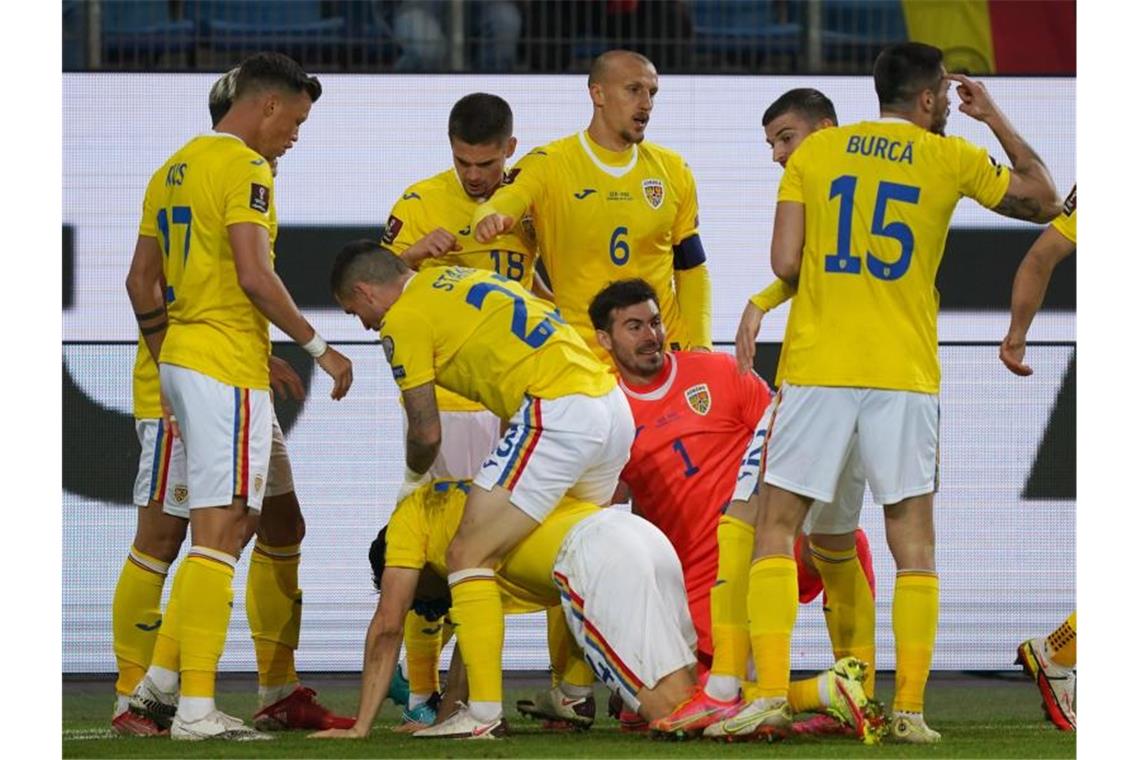 Später Sieg: Flicks Nationalteam ringt Rumänien nieder Die Rumänen gingen in der Partie mit 1:0 in Führung. Foto: Marcus Brandt/dpa