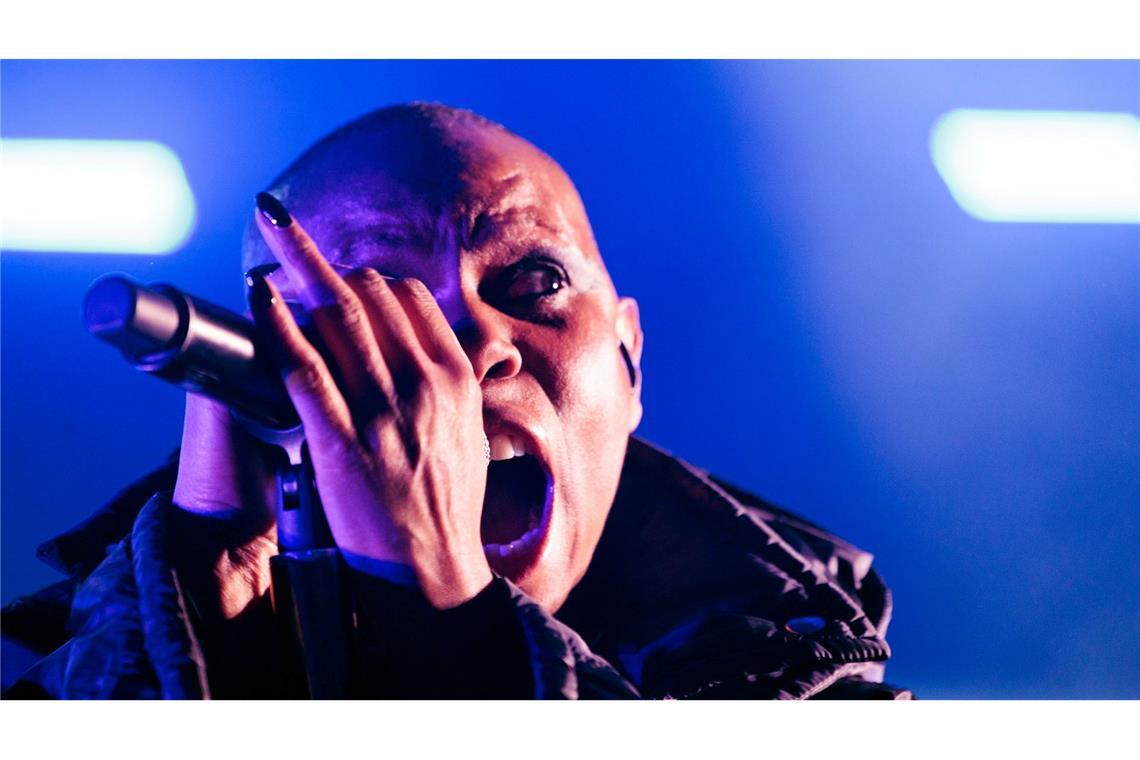 Die Sängerin Skin der britischen Band Skunk Anansie tritt bei einem Konzert in der Columbiahalle in Berlin auf.