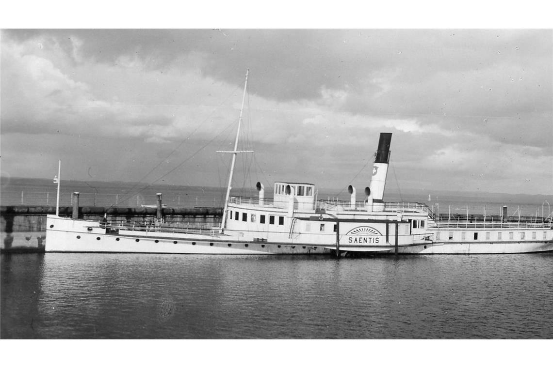 Die „Säntis“ war im Mai 1933 nicht mehr fahrtauglich und in der Seemitte zwischen Romanshorn auf Schweizer und Langenargen auf deutscher Seite versenkt worden.