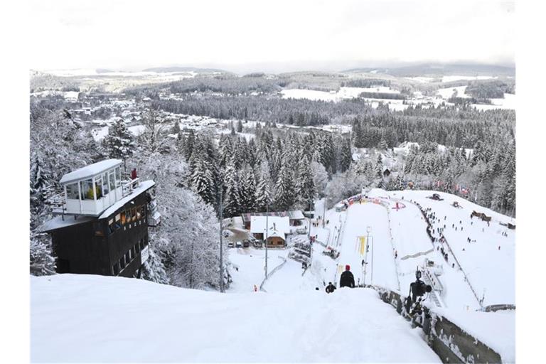 Die Schanze im Adler Skistadion in Hinterzarten. Foto: picture alliance / Felix Kästle/dpa/Archivbild