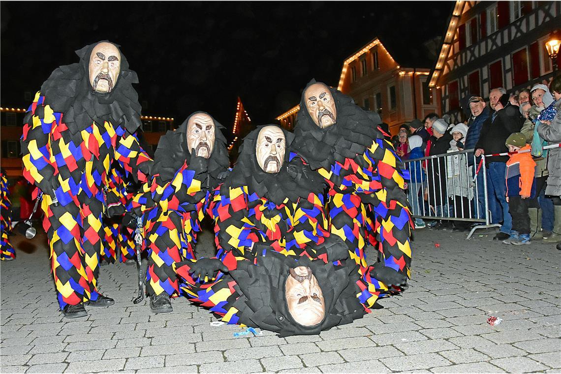 Die Schbiallomba-Schlotzer aus Auenwald kommen im Rudel. Murreder Nachtumzug dur...