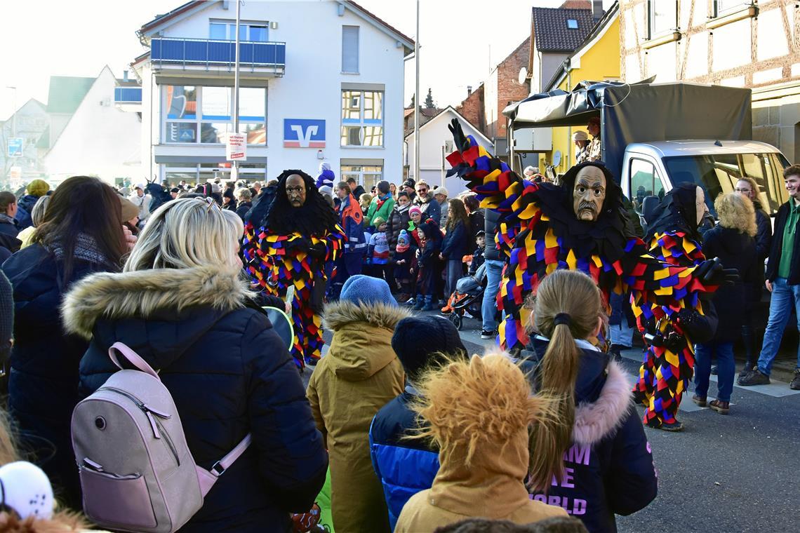 Die Schbiallombaschlotzer im Häs der Narrenzuft Auenwald. Faschingsverein Burgst...