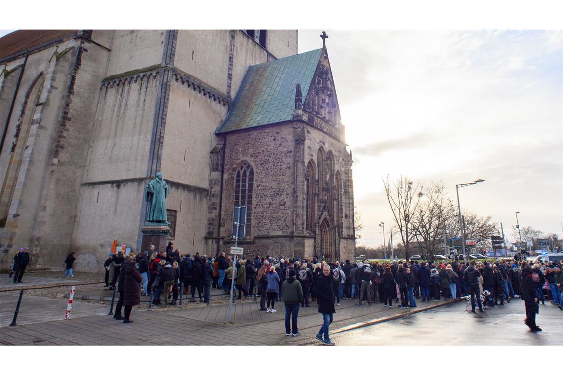 Die Schock bei den Menschen in der Stadt ist groß.