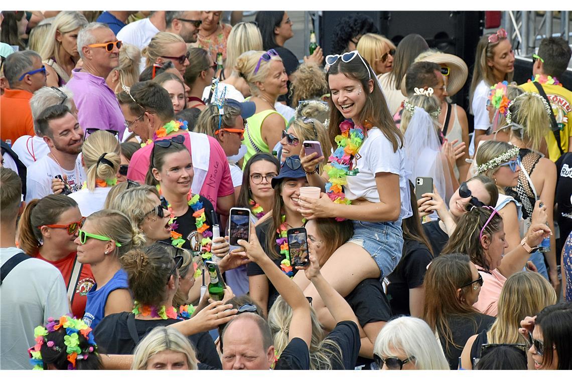 Die schönsten Momente werden mit dem Smartphone festgehalten.