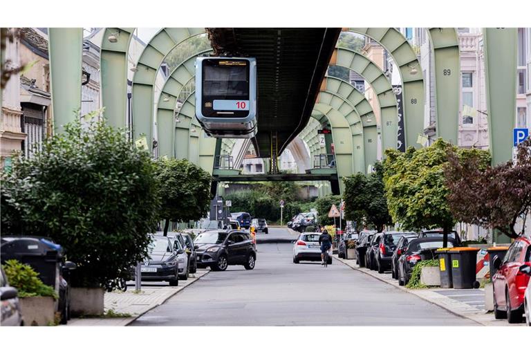 Die Schwebebahn ist schon länger ein Coolheitsfaktor der Stadt Wuppertal. Nun wird sie explizit als Reiseziel für 2025 empfohlen.