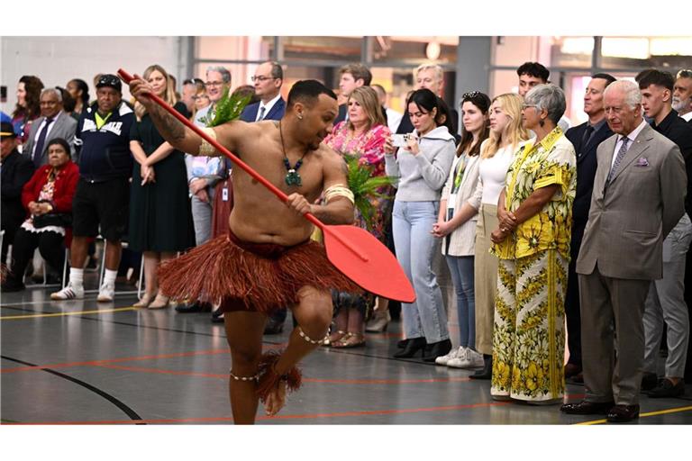 Die schwierige Beziehung zu den indigenen Australiern ist einer der zentralen Punkte der Reise.