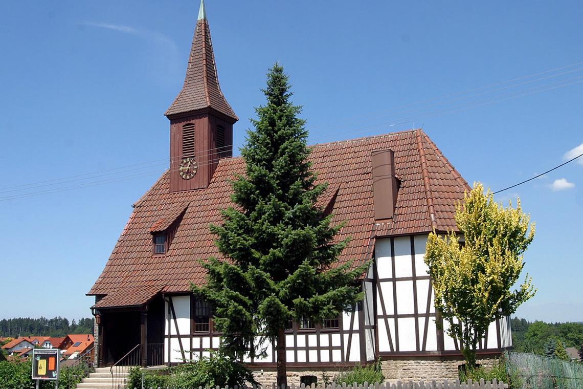 Die Sechselberger Kirche, hier zu sehen im Jahr 2003, ist ortsbildprägend und wirkt auch wegen ihrer besonderen Baugeschichte identitätsstiftend. Archivbild: Edgar Layher