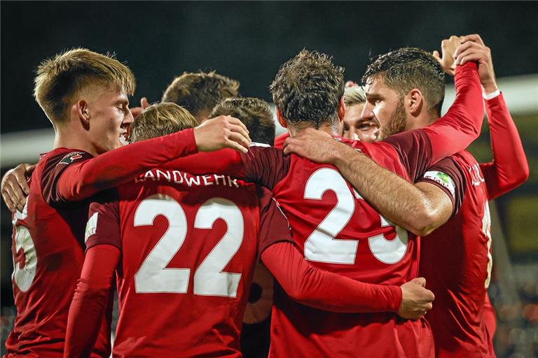 Die SG Sonnenhof Großaspach will auch am Freitag gegen den FSV Hollenbach jubeln. Foto: Alexander Becher