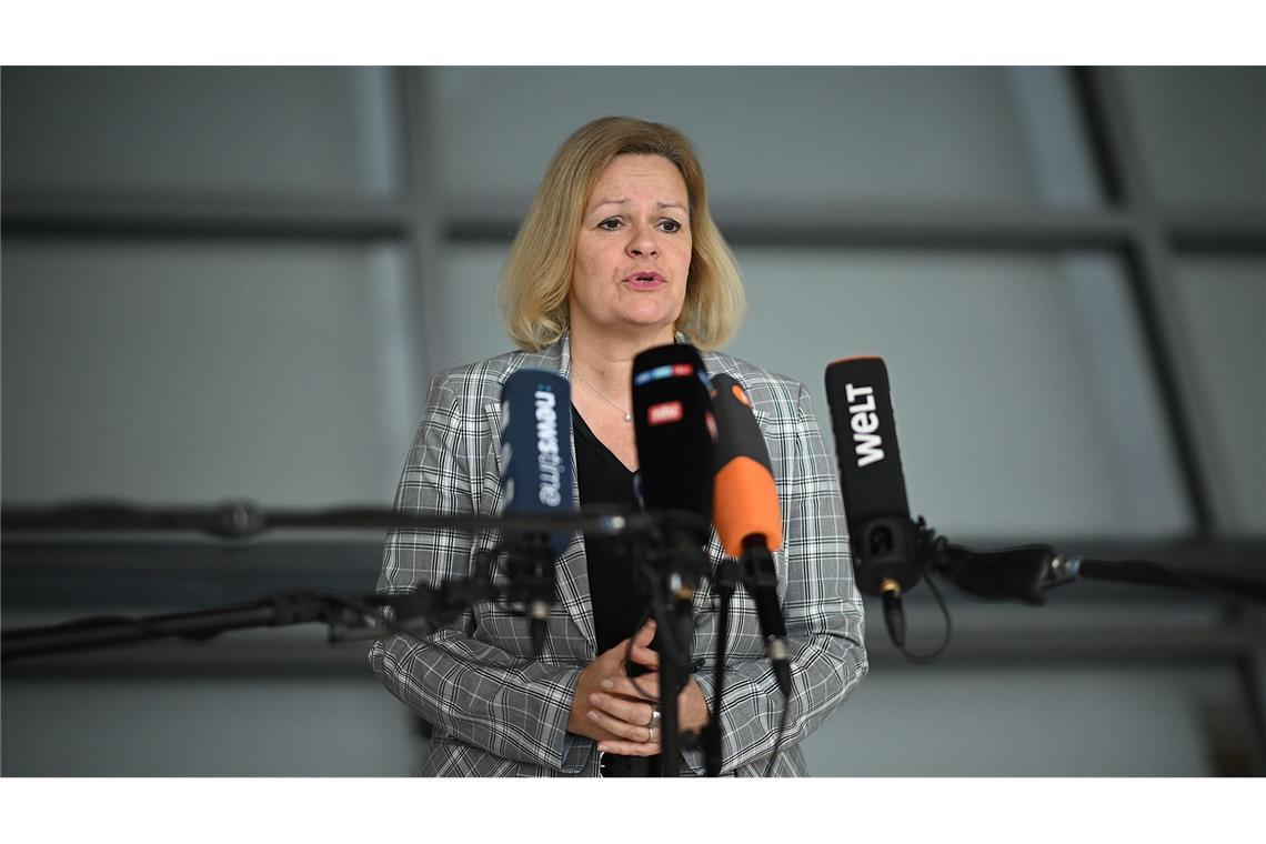 "Die Sicherheitsbehörden dürfen nicht schlechter aufgestellt werden als ihr kriminelles Gegenüber", sagt Nancy Faeser (SPD).