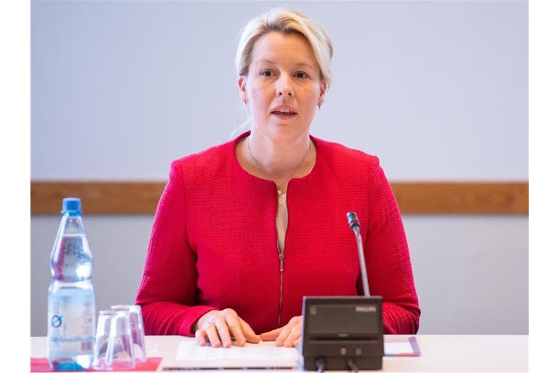 Berlin: SPD und Grüne sondieren in Dreierformaten weiter Die SPD mit Spitzenkandidatin Franziska Giffey präferiert die Sondierung in zwei Dreierformaten ohne die Union. Foto: Christophe Gateau/dpa