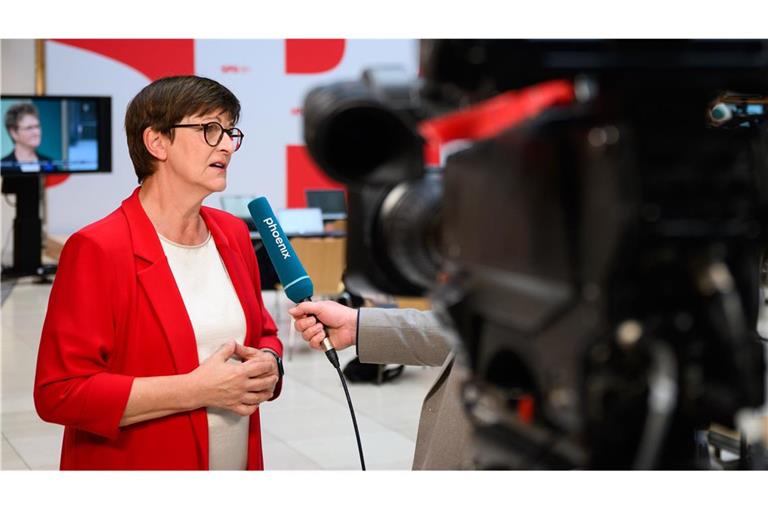 Die SPD-Vorsitzende Saskia Esken hält nach den Landtagswahlen in Thüringen und Sachsen an der Zusammenarbeit der Ampel-Koalition aus SPD, FDP und Grünen im Bund fest.