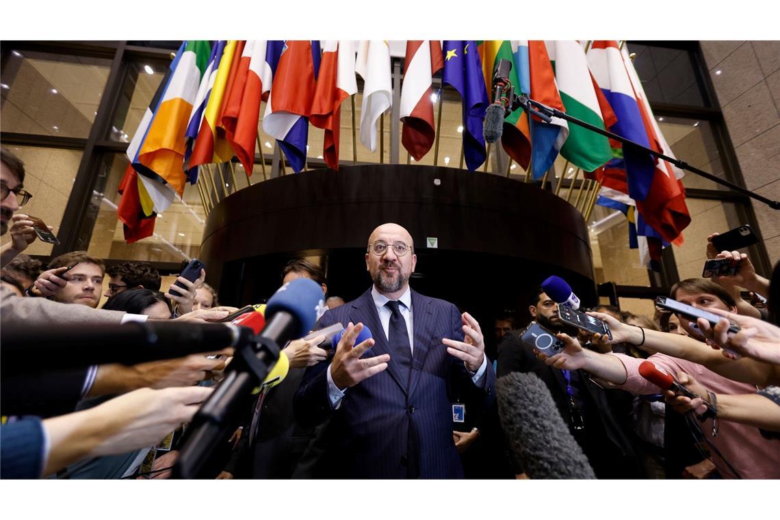 Die Staats- und Regierungschefs der EU-Länder haben sich bei einem Gipfeltreffen in Brüssel nicht abschließend auf die Neubesetzung von EU-Spitzenposten einigen können. Das sagt Ratspräsident Charles Michel.