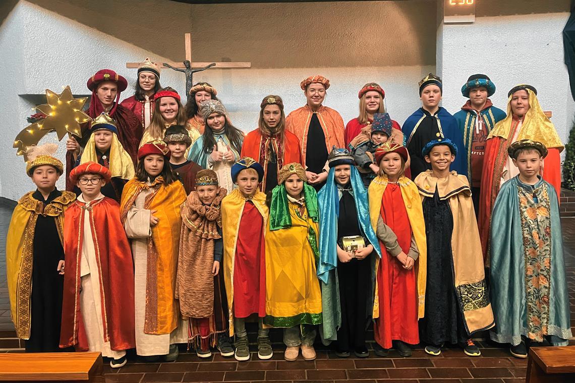 Die Sternsinger aus Weissach im Tal und Allmersbach im Tal haben auch den Festgottesdienst in Allmersbach mitgestaltet. Foto: privat