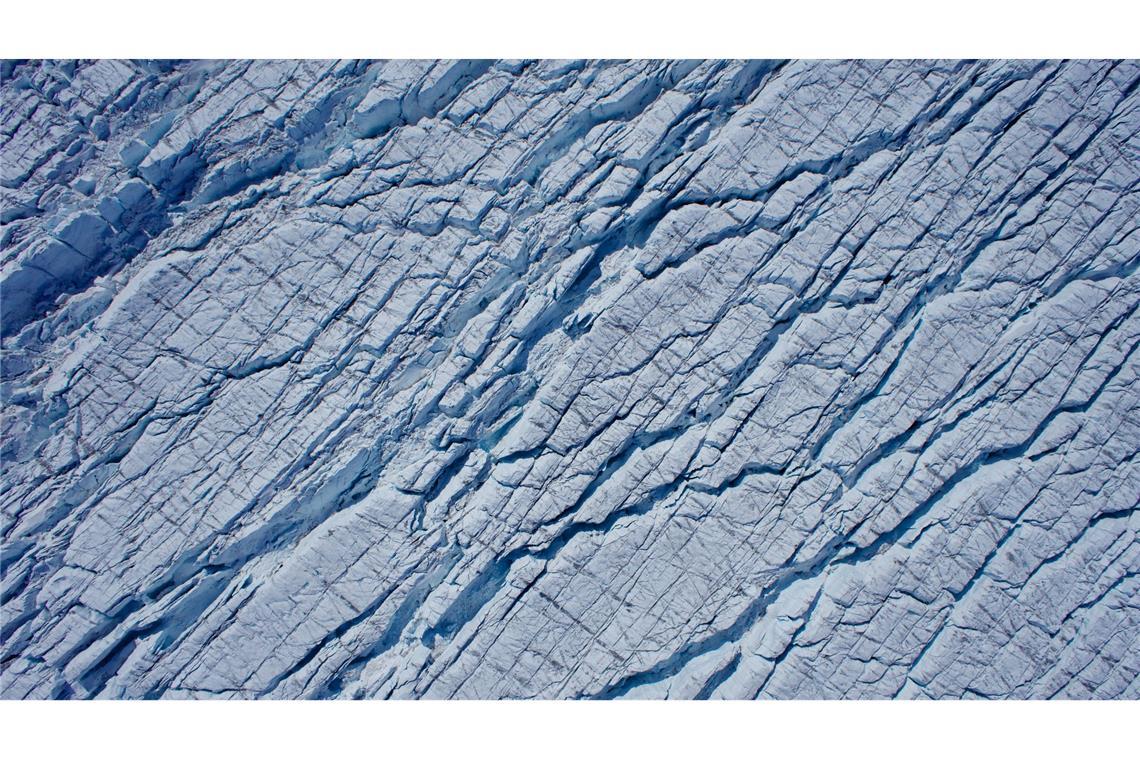 Die Studie stellt fest, dass der grönländische Eisschild immer schneller aufbricht.