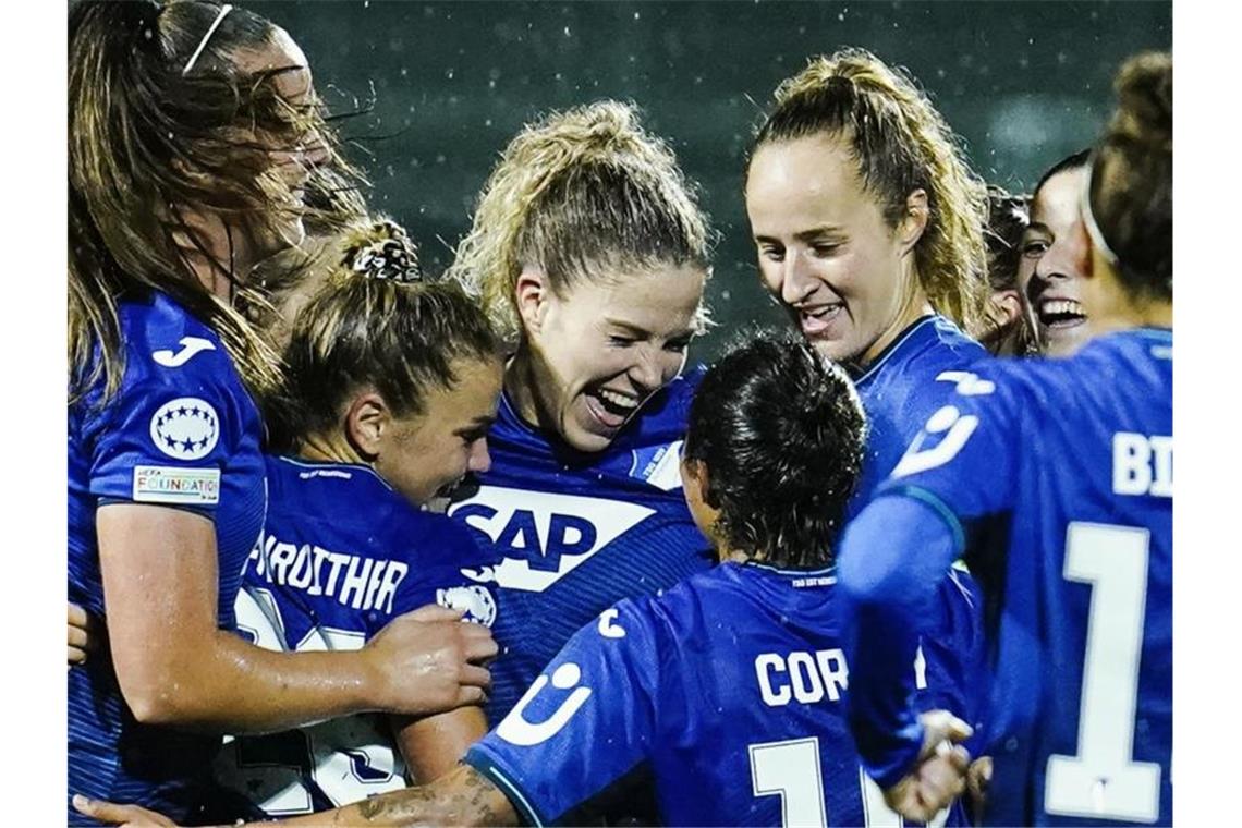 Hoffenheim-Frauen starten erfolgreich - Bayern mit Remis Die TSG-Frauen starteten mit einem Sieg in die Champions League. Foto: Uwe Anspach/dpa