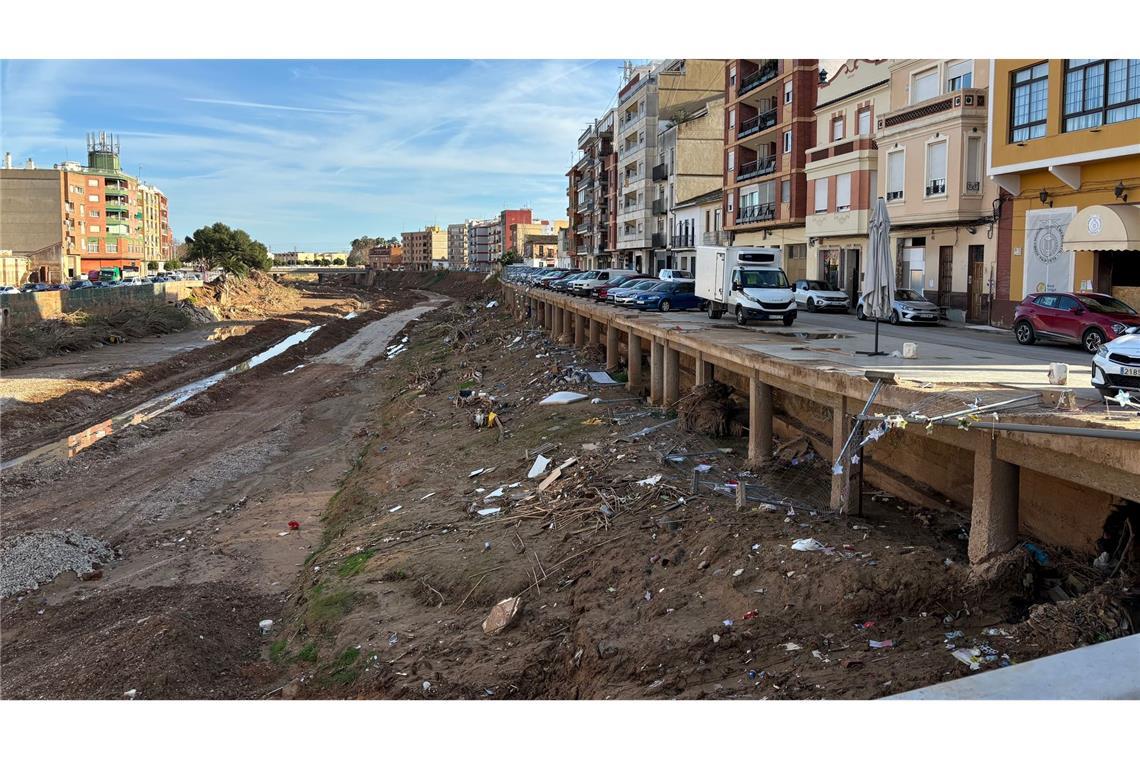 Die Uferstraßen und angrenzende Straßenzüge zeugen von dem Ausmaß der Überschwemmungen.