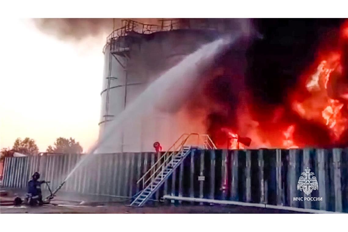 Die Ukraine setzt mit Drohnen gezielt Treibstofflager in Russland in Brand. Ähnlich wie diese Tanks im Gebiet Rostow auf einem Archivbild hat es nun ein Reservoir im Gebiet Woronesch getroffen.