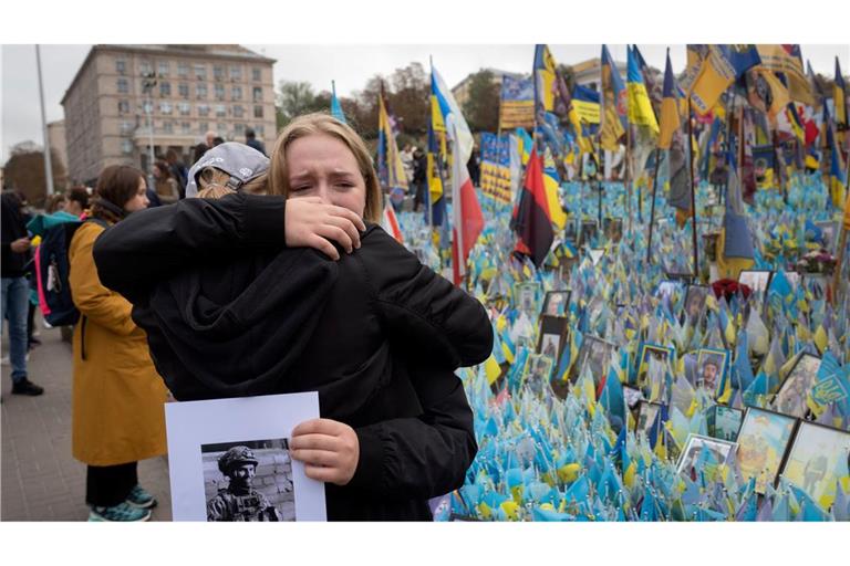 Die Ukraine trauert um ihre gefallenen Soldaten.