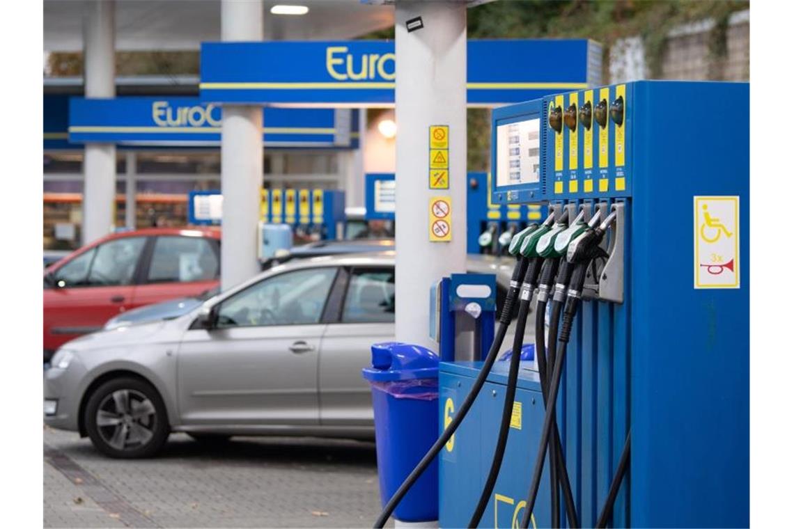 Deutliche Verluste an Europas Börsen Die Verbraucherpreise steigen - nicht nur beim Tanken. Foto: Sebastian Kahnert/dpa-Zentralbild/dpa