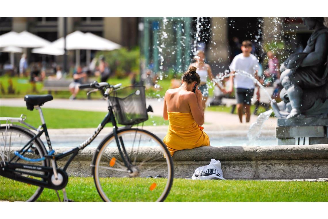 Die warmen Temperaturen ziehen viele Menschen im Südwesten ins Freie.