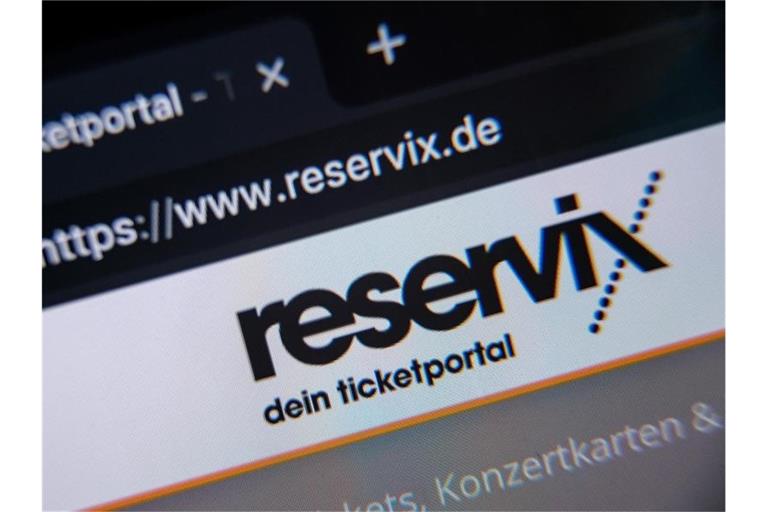 Die Webseite des Ticketportals Reservix ist auf einem Laptop zu sehen. Foto: Sebastian Gollnow/dpa/Symbolbild