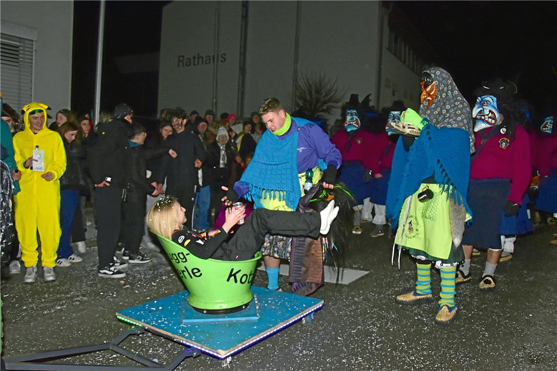 Die Zuschauerin hat die Fahrt im Kotz-Kübel der Rudersberger Schella Hexa gut ve...