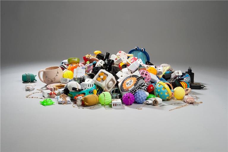 Temu und Shein: Viele Produkte sind giftig oder gefährlich Diese 162 Produkte nahm Stiftung Warentest unter die Lupe – Kinderspielzeug, Halsketten und USB-Ladegeräte, gekauft über Temu und Shein.