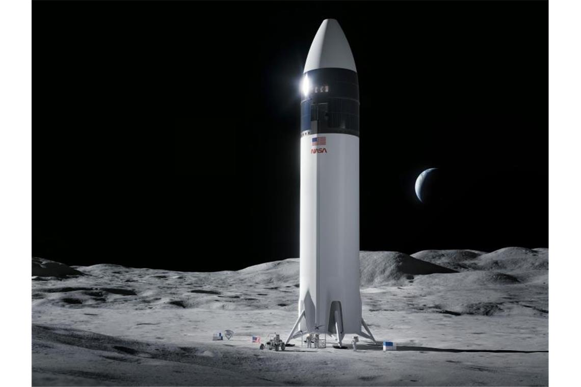 Mondlander: Beschwerde von Amazon-Gründer Bezos abgelehnt Diese von SpaceX zur Verfügung gestellte Illustration zeigt das Design des SpaceX Starship, das im Rahmen des Artemis-Programms die ersten NASA-Astronauten auf die Mondoberfläche bringen wird. Foto: SpaceX/NASA via AP/dpa