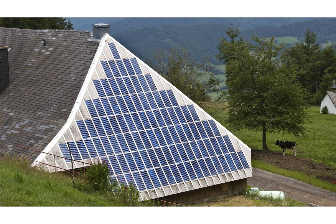 Dieser Bauernhof in Schwarzwald hat eine große Solaranlage. (Symbolbild)