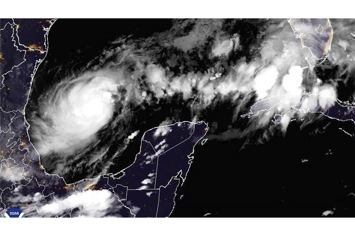 Dieses Satellitenbild der National Oceanic and Atmospheric Administration (NOAA) zeigt den Hurrikan „Milton“, der die Tampa Bay in Florida im Visier hat.