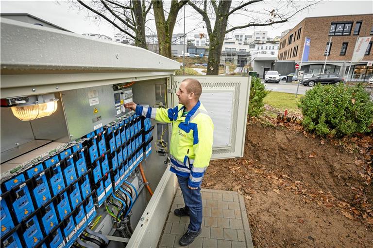 Digitale Ortsnetzstation der Syna in Unterweissach. Foto: Alexander Becher